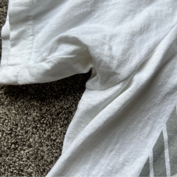 Men’s Tampa Bay Buccaneers shirt. - Picture 8 of 11